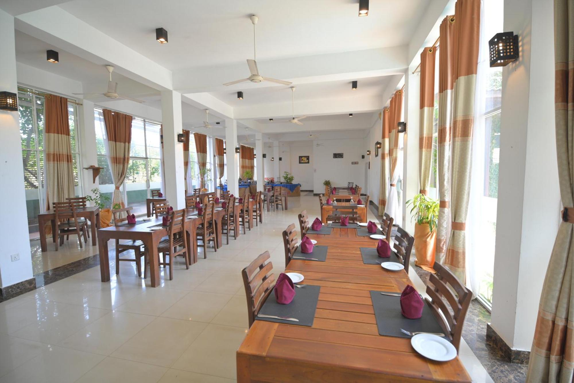 Ceylan Lodge Anuradhapura Exterior foto